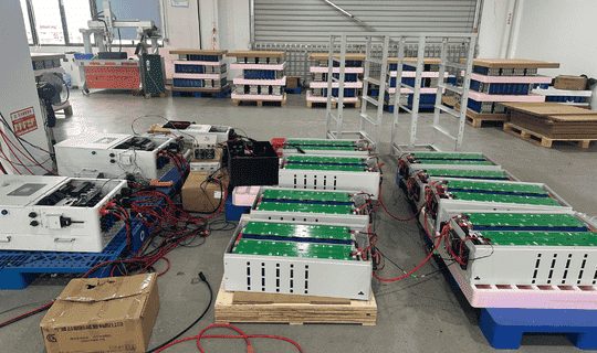 بطارية LiFeFePO4 بجهد 48 فولت بتكوين خلية موشورية 16S1P داخل حزمة بطارية ذات جهد منخفض من RAKOUR