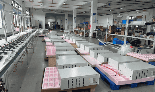 نافذة جهد تشغيل البطارية ذات الجهد المنخفض من 46.4 فولت إلى 57.6 فولت الموضحة في مخطط منحنى الشحن