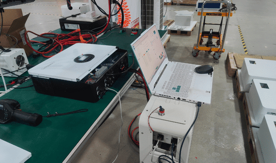 Teste de compatibilidade do inversor de bateria RAKOUR 51.2V LiFePO4 - comunicação CAN RS485 verificada com inversores híbridos Deye, Growatt, Victron, GoodWe e SMA